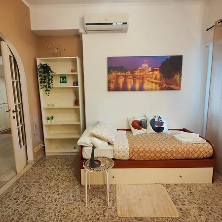 Giulietta In - - Metro B Roma